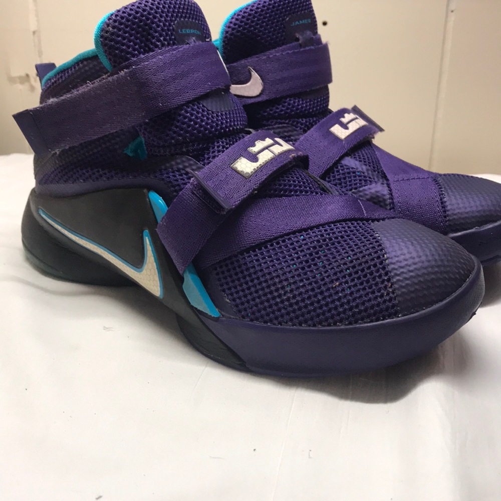 Nike Lebron Zoom soldier “hornet” size 2Y